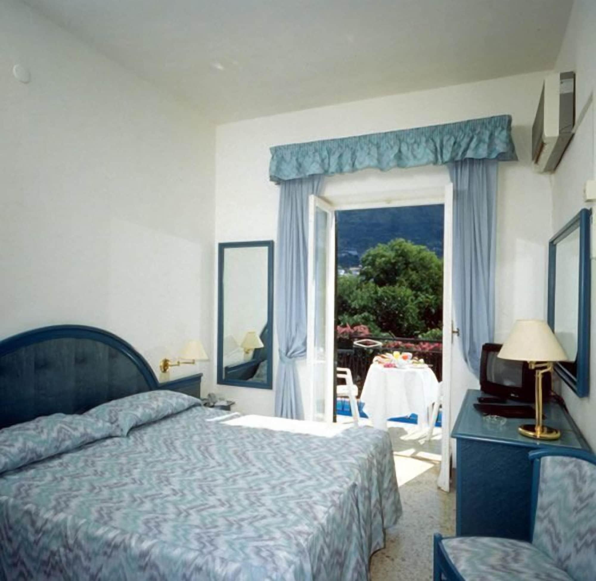 Hotel Lord Byron Форио Экстерьер фото