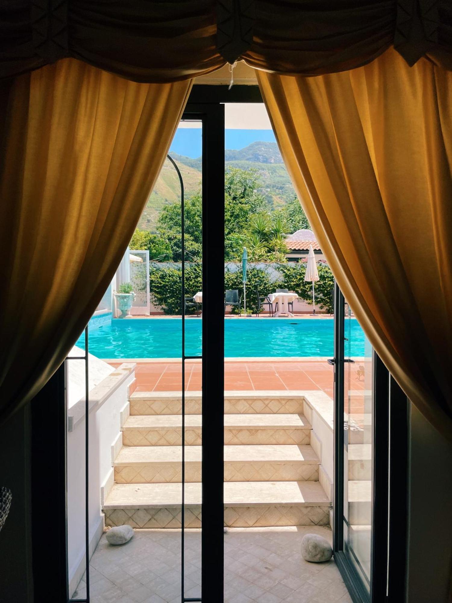 Hotel Lord Byron Форио Экстерьер фото